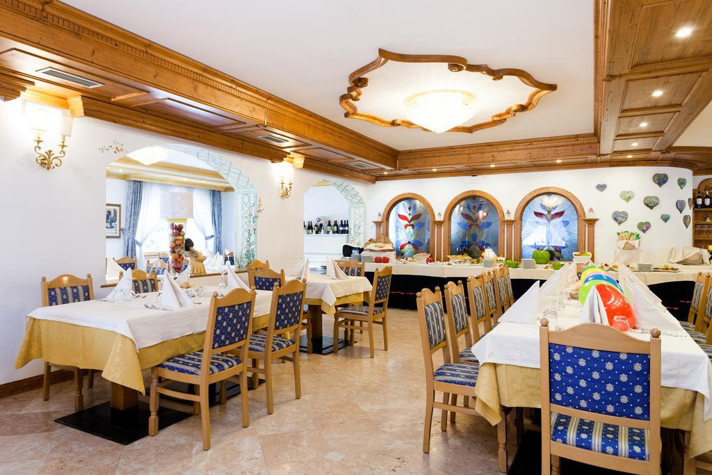 Hotel Vienna San Martino Di Castrozza Εξωτερικό φωτογραφία